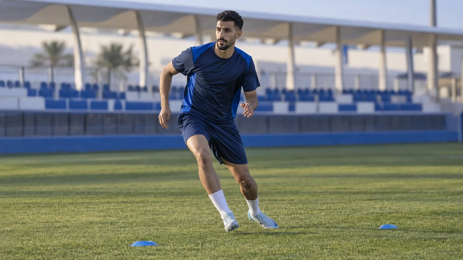 Ali Lajami thực hiện bài chạy giảm tốc trong buổi tập Al Hilal