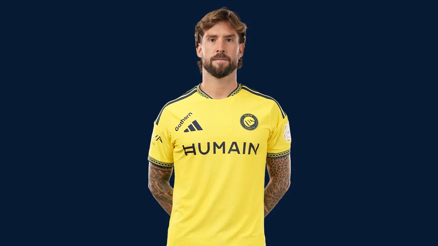 Chân dung chính thức hậu vệ Iñigo Martínez của Al Nassr