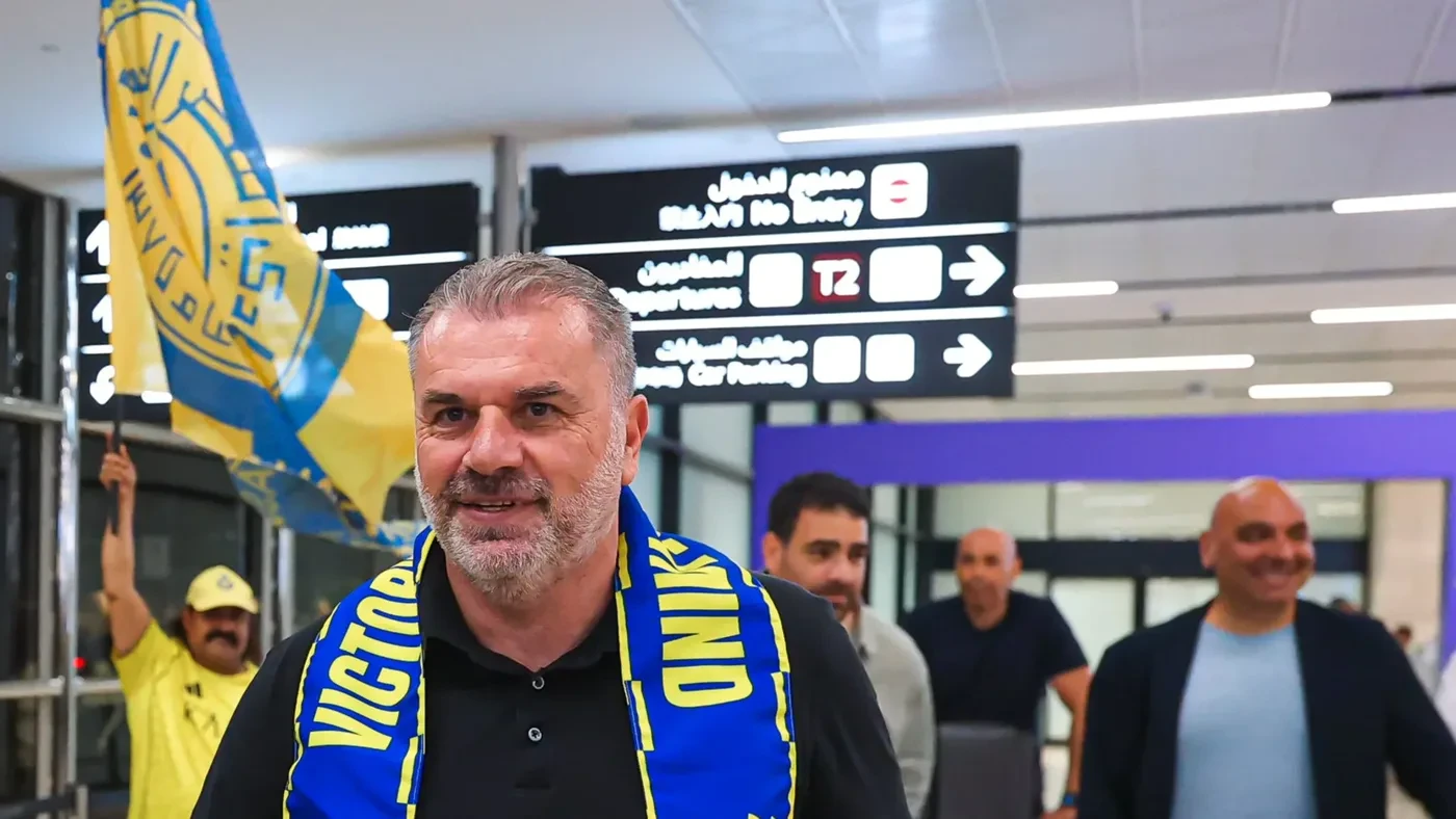 Ange Postecoglou trong ngày đến Riyadh bắt đầu nhiệm kỳ tại Al Nassr